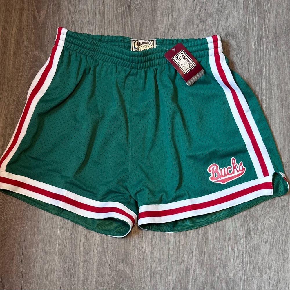 Mitchell & Ness Women’s NBA Bucks Shorts - Size XL - NWT!